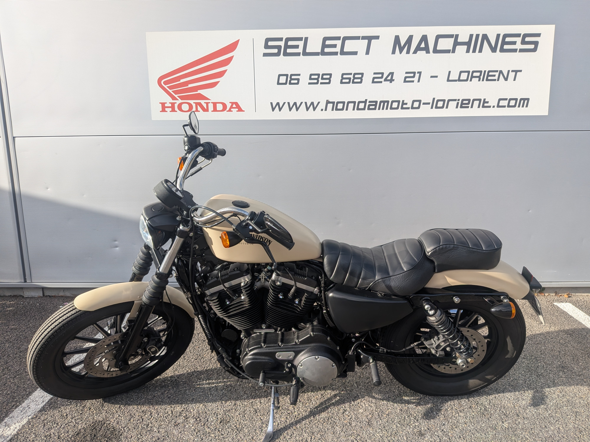 HARLEY-DAVIDSON SPORTSTER 883