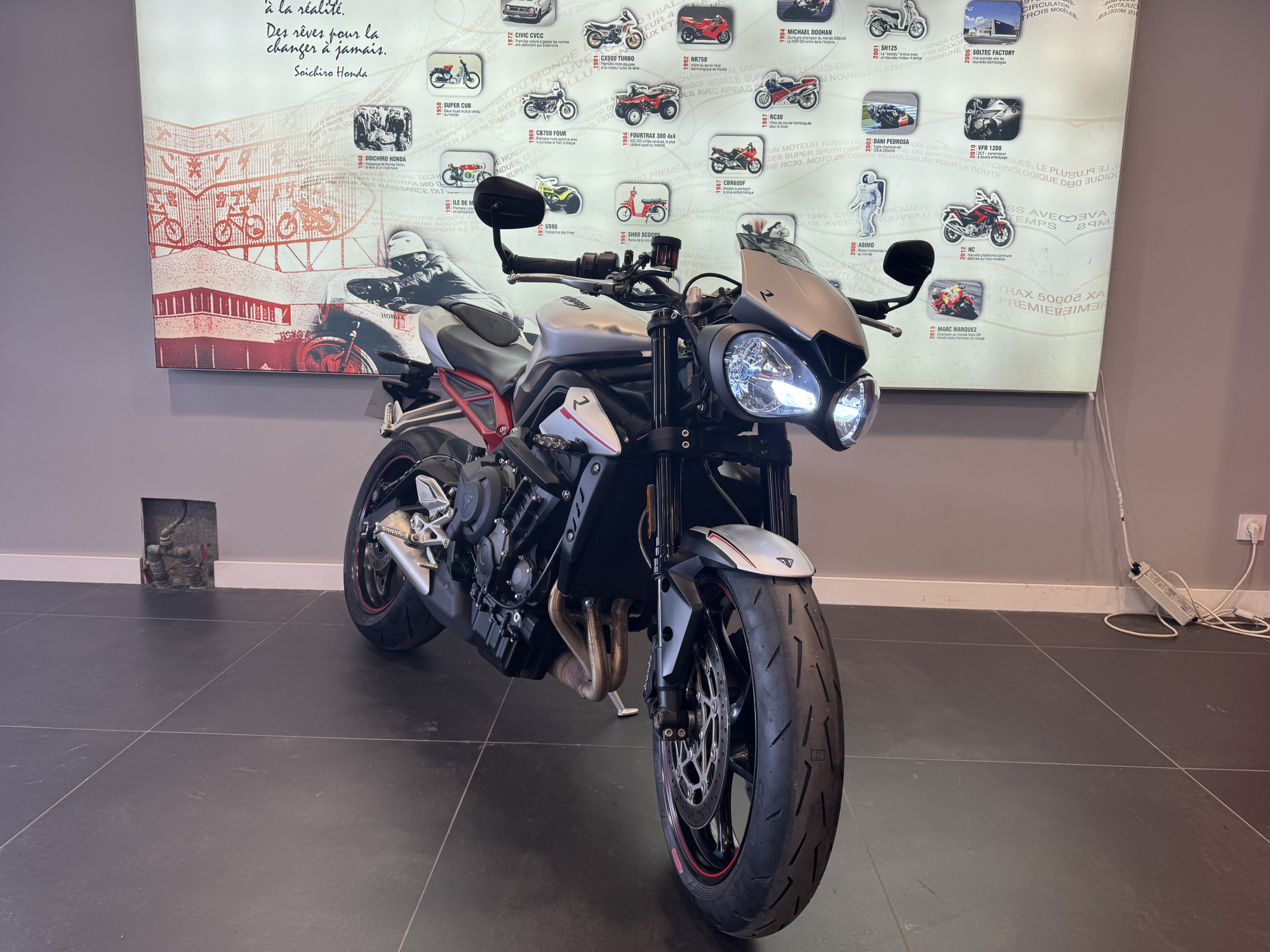 TRIUMPH STREET TRIPLE 765 R