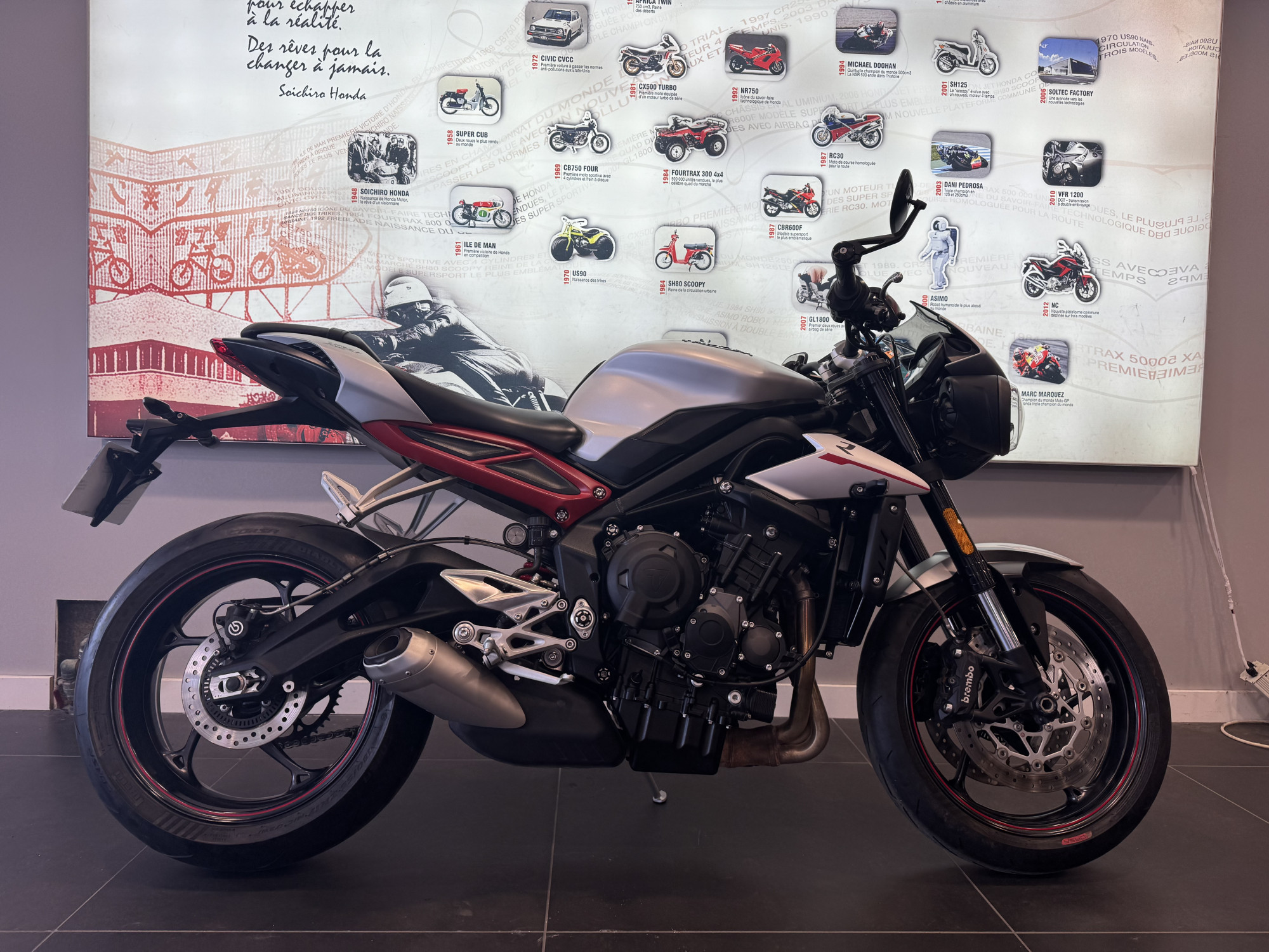 TRIUMPH STREET TRIPLE 765 R