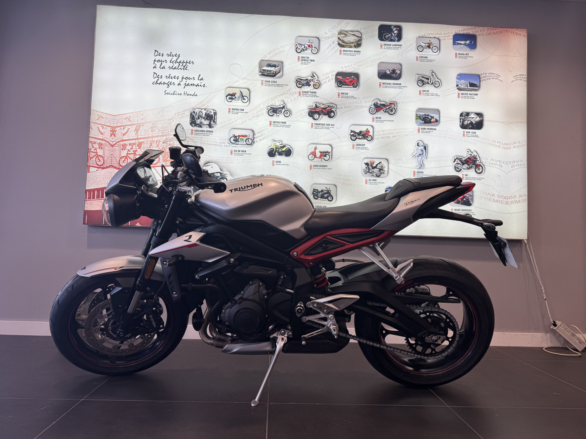 TRIUMPH STREET TRIPLE 765 R